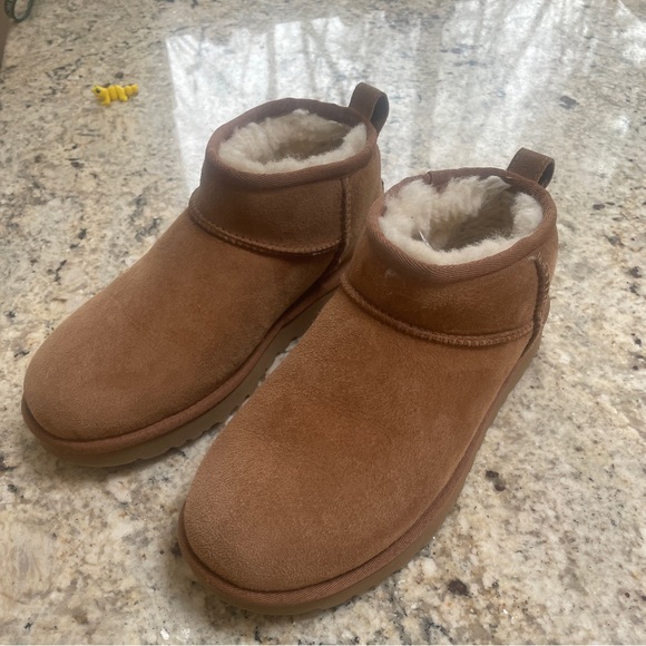 UGG Classic Ultra Mini Size 7 - Picture 2 of 10